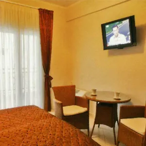 Appartement Seventeen, Peraía